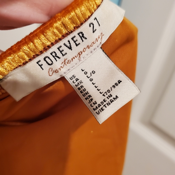 FOREVER 21 VELVET CROP TOP - Picture 5 of 8